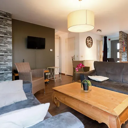 Prázdninový dům Cozy With Jacuzzi And Sauna In Ovifat *